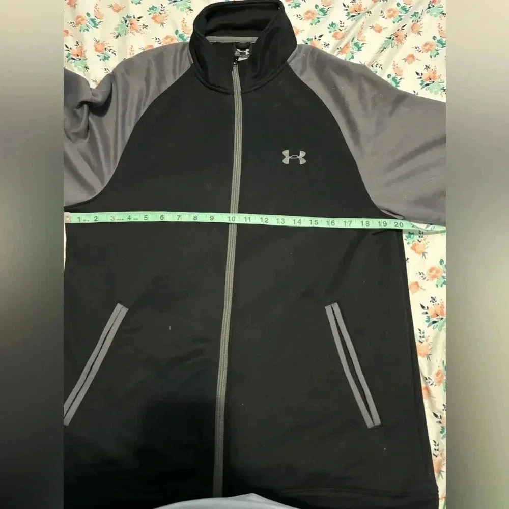 Under Armour black and gray zip up fleece. Size medium hundred percent polyester - Picture 5 of 10